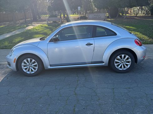 Used 2013 Volkswagen Beetle 2.5 image 4