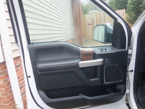 Used 2019 Ford F150 Lariat image 15