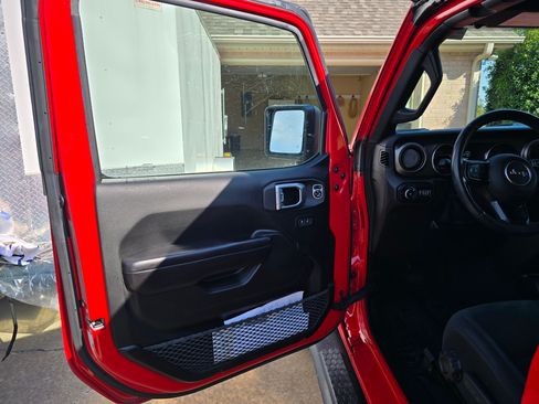 Used 2019 Jeep Wrangler Sport image 10