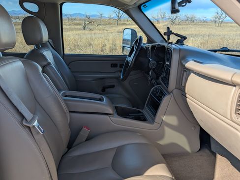 Used 2007 GMC Sierra 3500 SLT w/ Heavy-Duty Power Package image 10