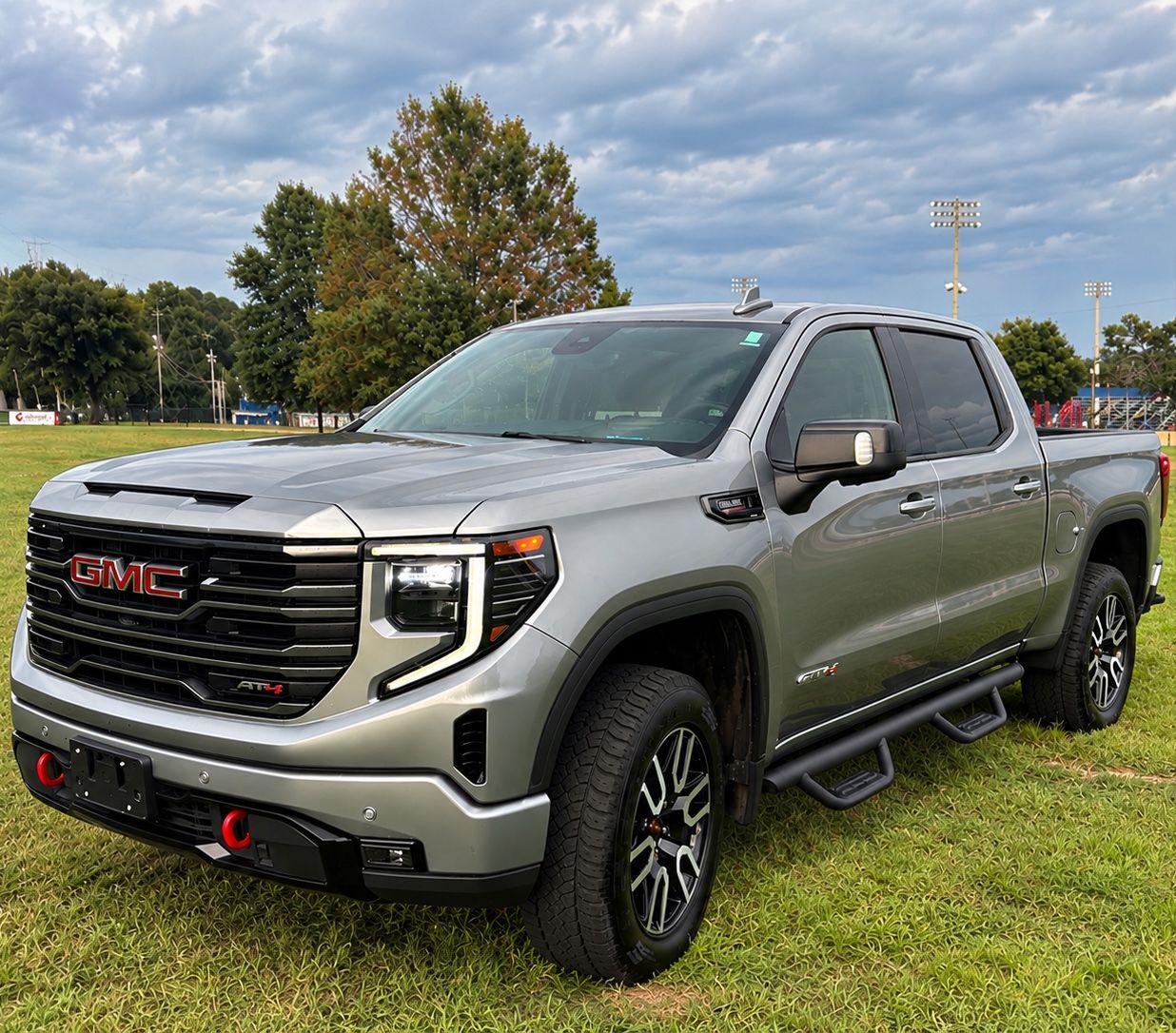Used 2023 GMC Sierra 1500 AT4 w/ Technology Package AWD/4WD image 1