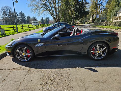 Used 2014 Ferrari California image 4