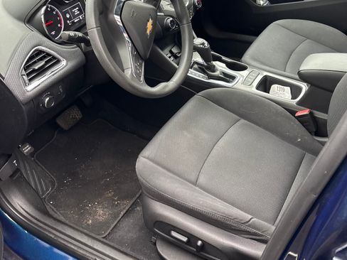 Used 2019 Chevrolet Cruze LT w/ Convenience Package FWD image 5