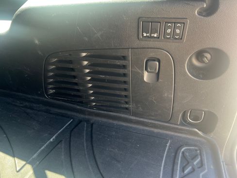 Used 2016 Chevrolet Suburban LT image 10