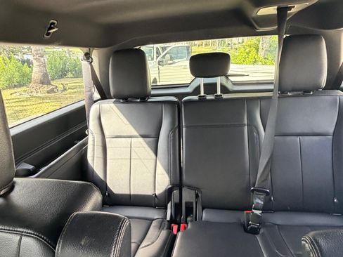 Used 2021 Ford Expedition Max XLT image 4
