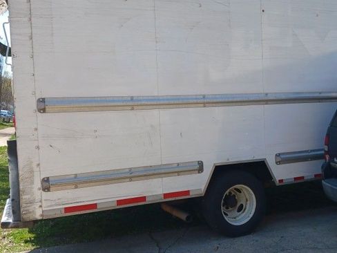 Used 2015 Ford E-350 and Econoline 350 Super Duty image 3