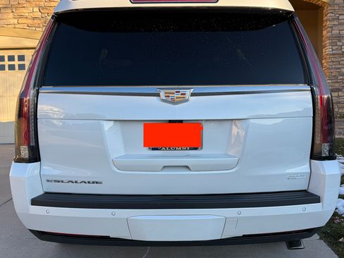 Used 2019 Cadillac Escalade Premium Luxury image 2