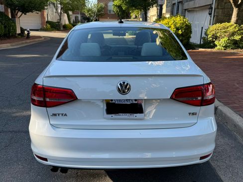 Used 2015 Volkswagen Jetta Sport FWD image 8