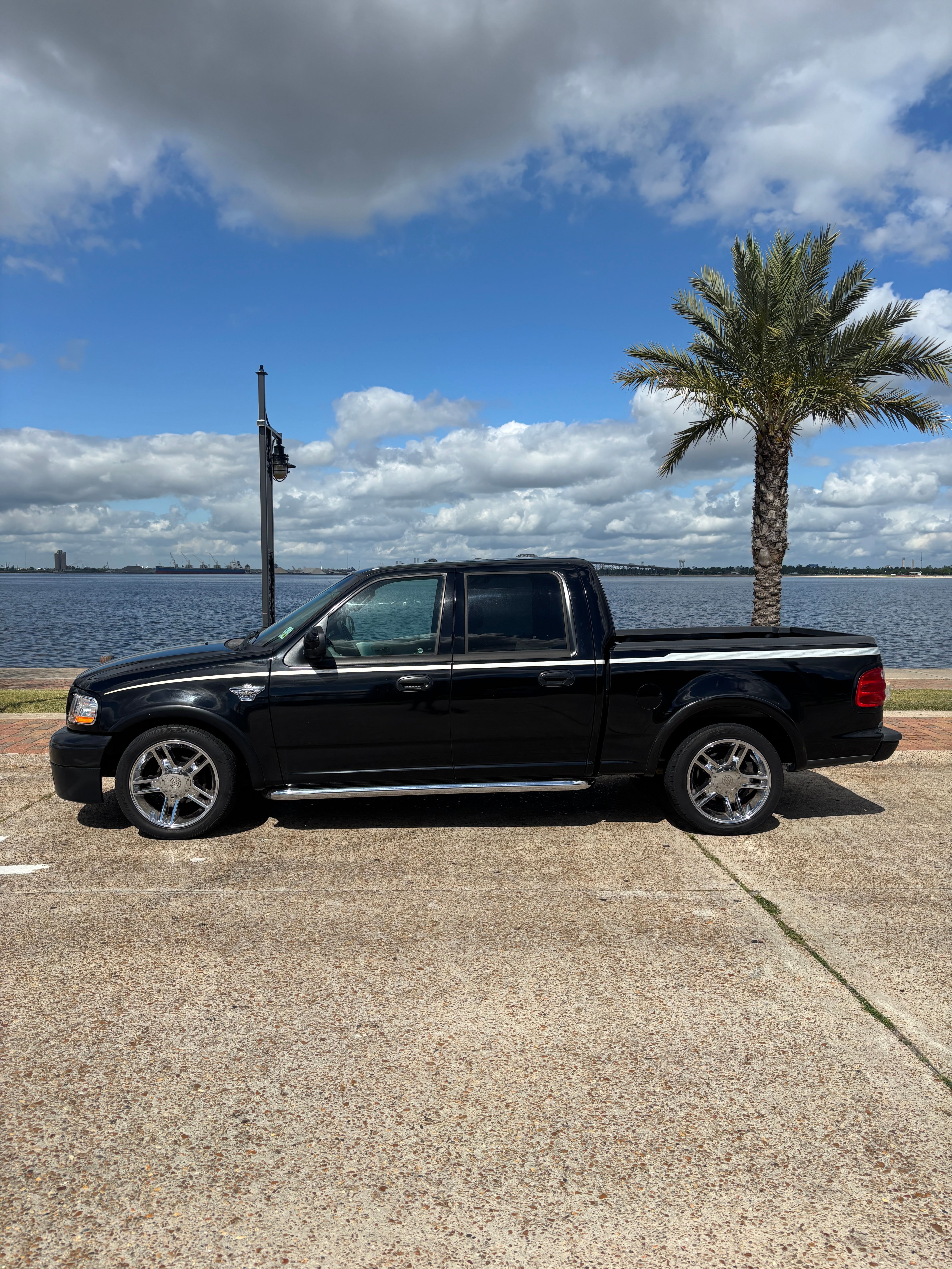 Used 2003 Ford F150 Harley-Davidson RWD image 4