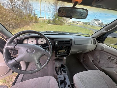 Used 2004 Toyota Tacoma Pickup 2D 6 ft image 8