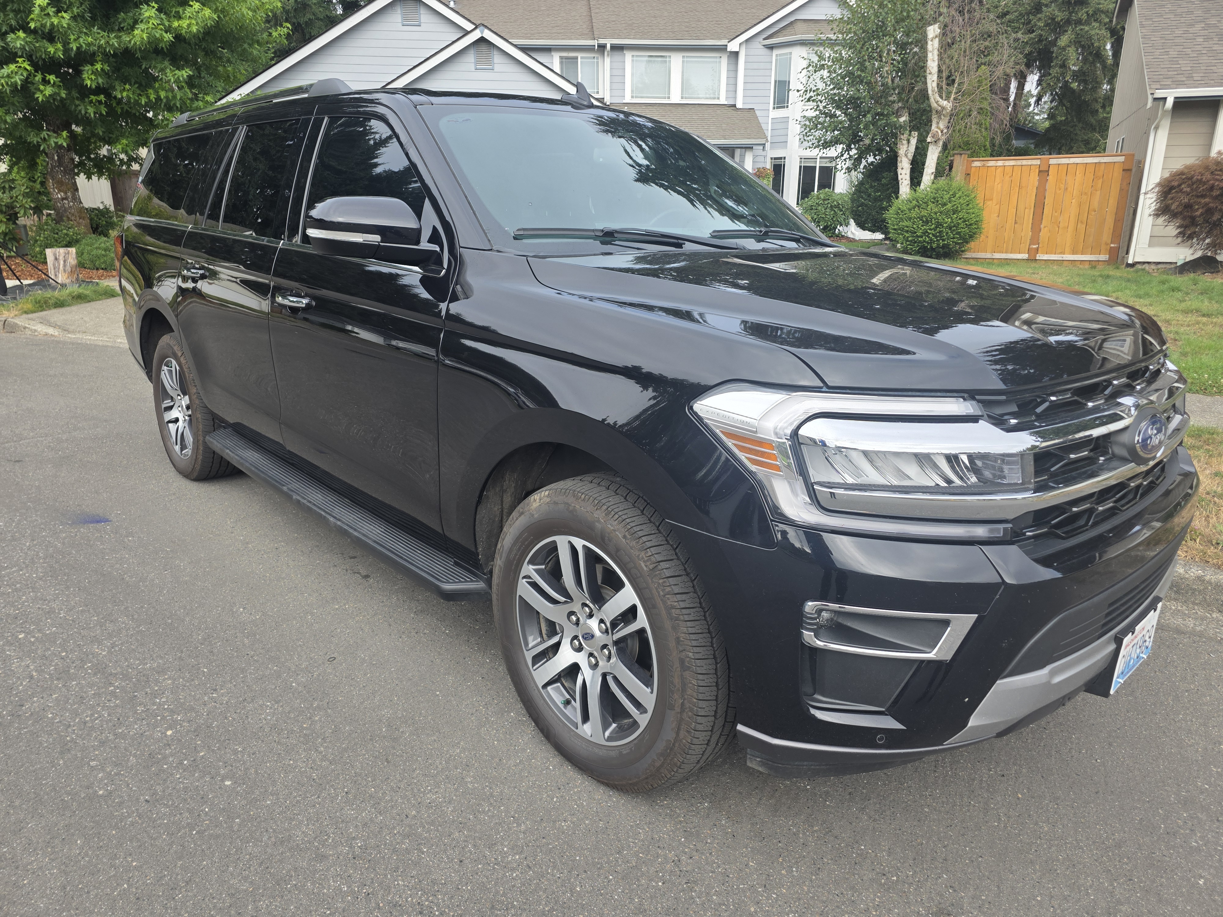 Used 2024 Ford Expedition Max Limited AWD/4WD image 2