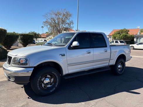 Used 2001 Ford F150 4x4 SuperCrew image 2