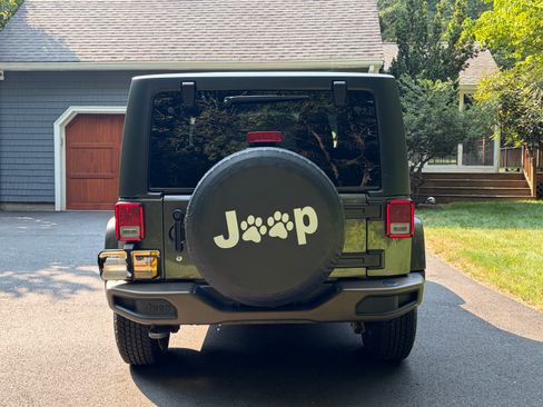 Used 2016 Jeep Wrangler Sahara AWD/4WD image 5
