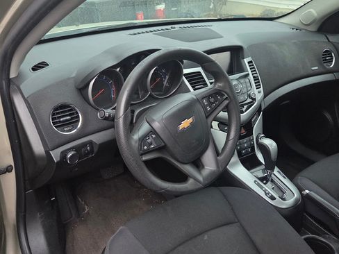 Used 2016 Chevrolet Cruze LT w/ Technology Package image 8