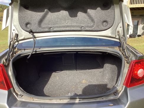 Used 2013 Dodge Avenger SE image 26