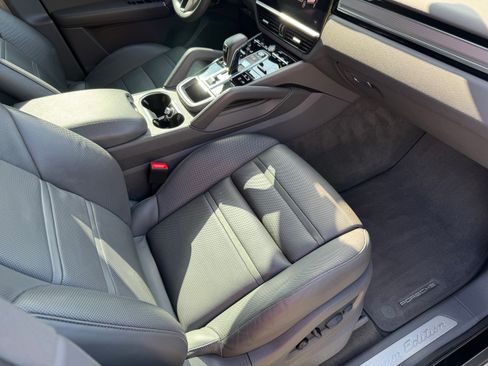 Used 2022 Porsche Cayenne Platinum Edition AWD/4WD image 13