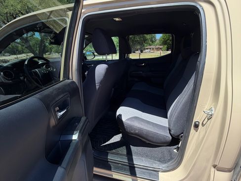 Used 2020 Toyota Tacoma TRD Off-Road AWD/4WD image 8