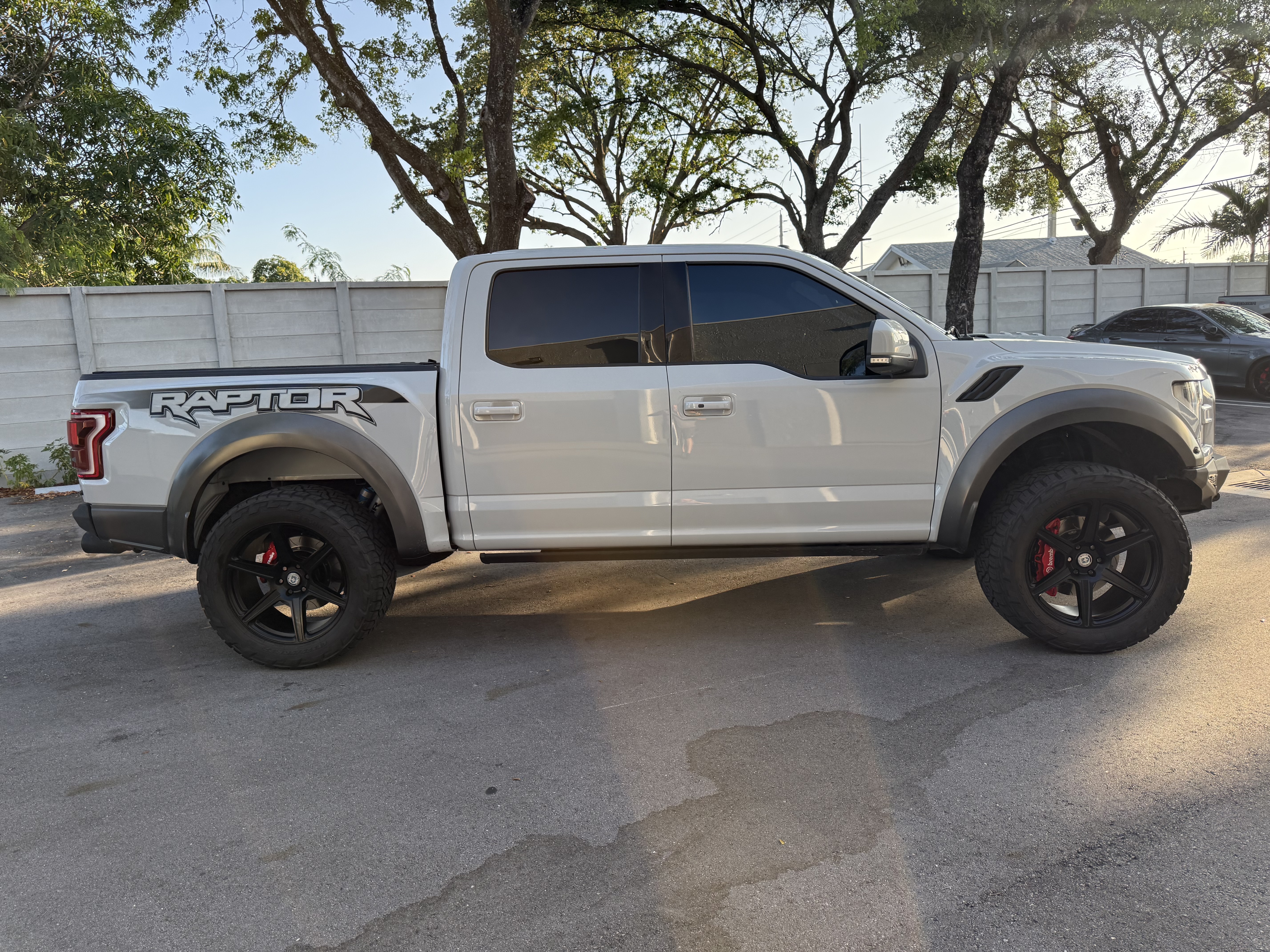 Used 2017 Ford F150 Raptor w/ Equipment Group 802A Luxury AWD/4WD image 8