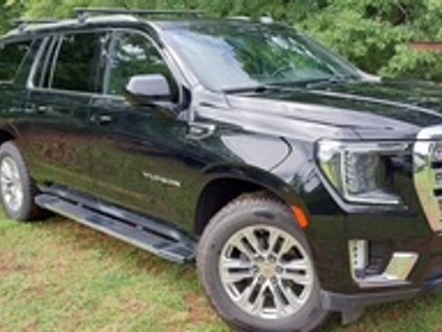 Used 2022 GMC Yukon XL SLE AWD/4WD image 2
