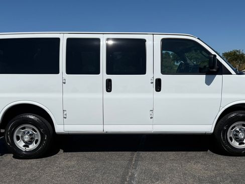 Used 2017 Chevrolet Express 2500 LT w/ LT Preferred Equipment Group RWD image 2