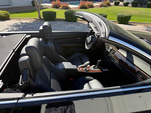 Used 2010 BMW 335i Convertible image 14