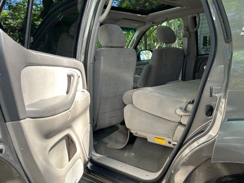 Used 2005 Toyota Sequoia SR5 AWD/4WD image 6