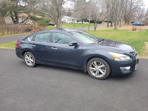 Used 2013 Nissan Altima 2.5 SV w/ 2.5SV Convenience Pkg image 2
