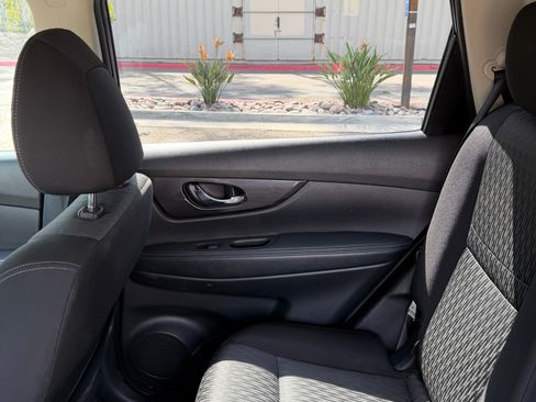 Used 2019 Nissan Rogue SV image 28