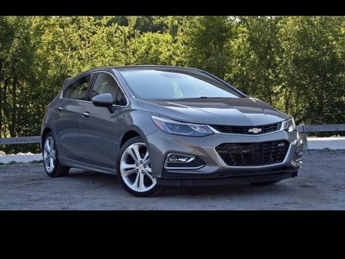 Used 2017 Chevrolet Cruze Premier FWD image 2