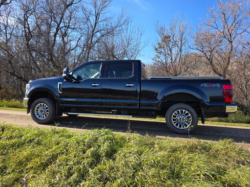 Used 2022 Ford F350 XLT w/ XLT Premium Package image 2