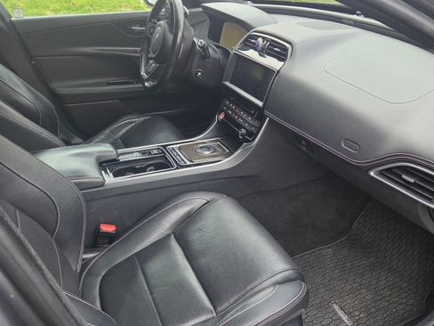 Used 2018 Jaguar XE S image 11