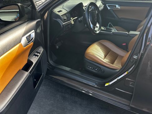 Used 2013 Lexus CT 200h FWD image 3