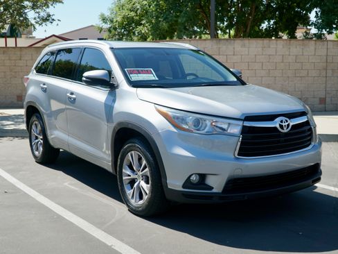 Used 2015 Toyota Highlander XLE FWD image 11
