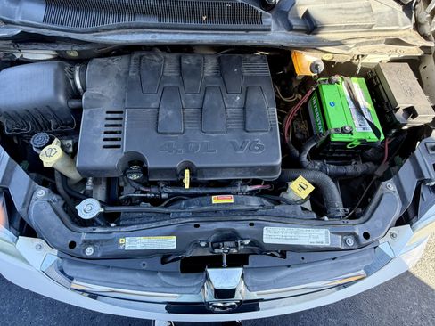 Used 2010 Dodge Grand Caravan SXT image 19