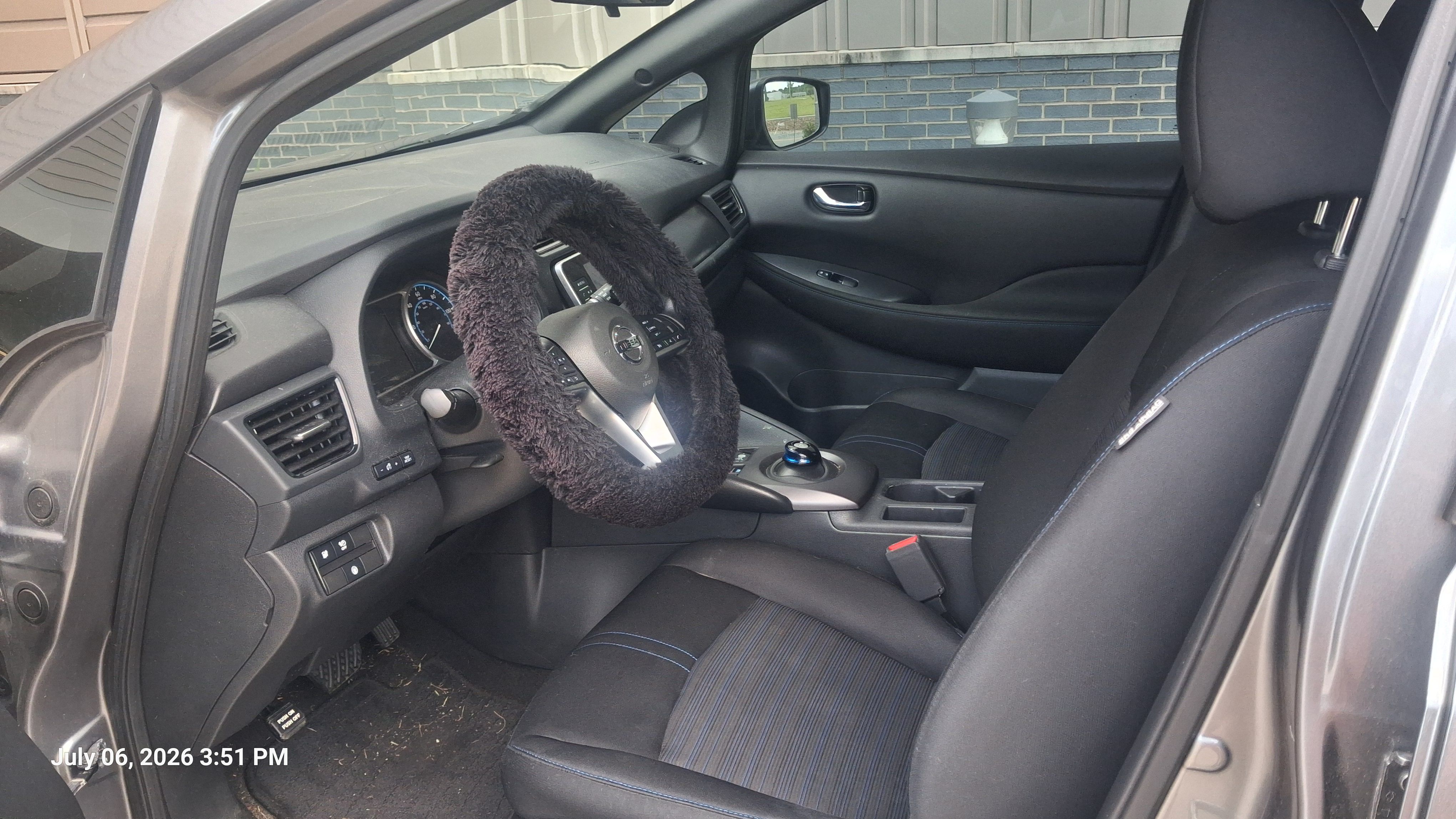 Used 2022 Nissan Leaf S FWD image 6