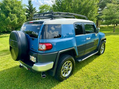 Used 2013 Toyota FJ Cruiser 4WD w/ Upgrade Pkg image 4