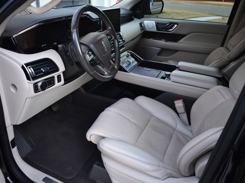Used 2019 Lincoln Navigator L Reserve image 9