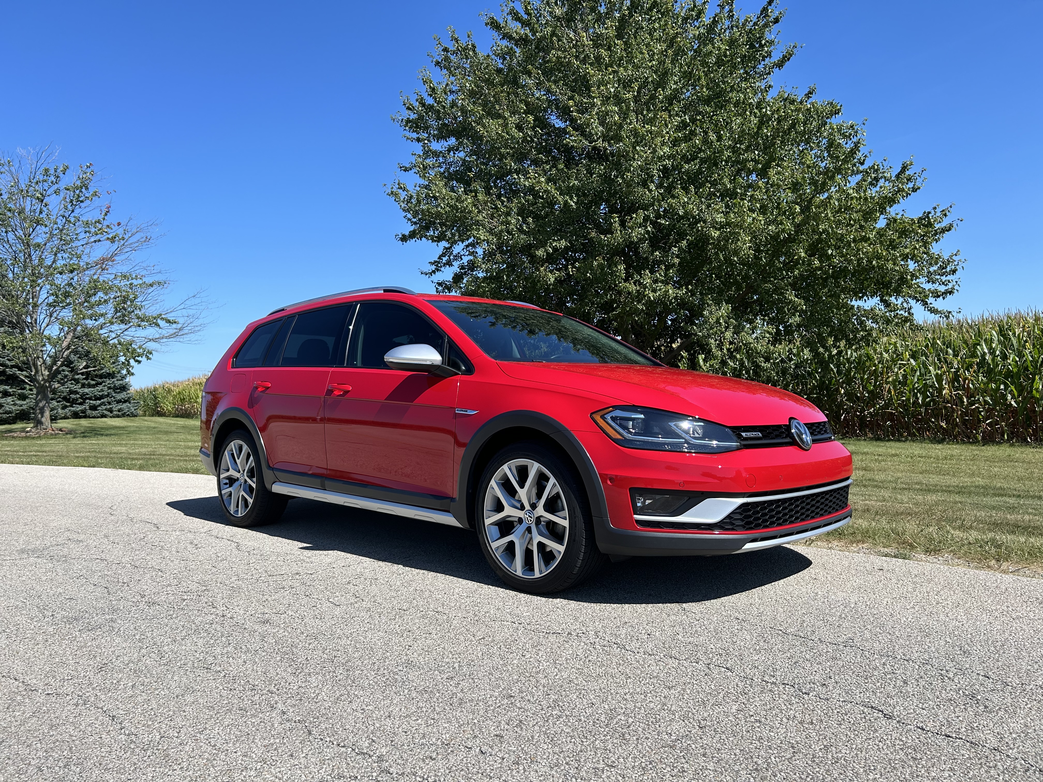 Used 2019 Volkswagen Golf Alltrack SE AWD/4WD image 1