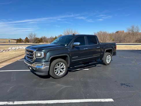 Used 2018 GMC Sierra 1500 SLT image 2