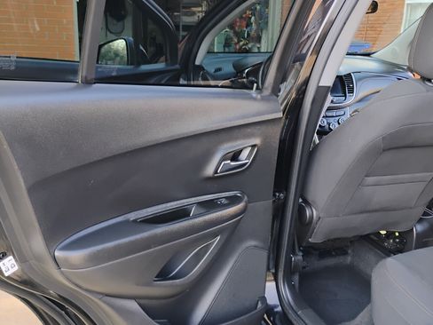 Used 2021 Chevrolet Trax LS w/ Tint and Cruise Package image 17