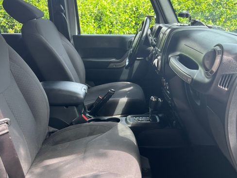 Used 2017 Jeep Wrangler Unlimited Sport w/ Quick Order Package 24S image 10