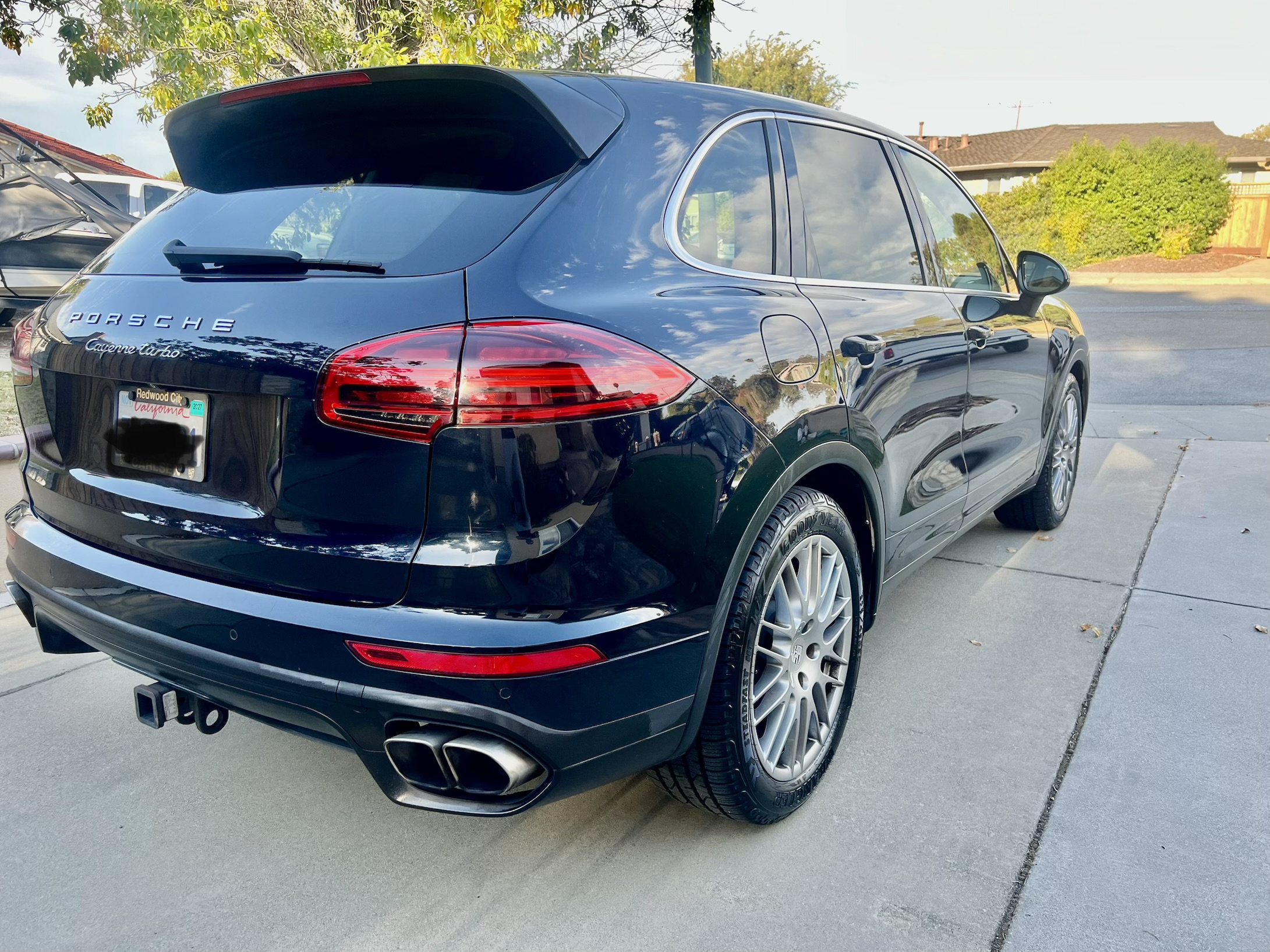 Used 2015 Porsche Cayenne Turbo AWD/4WD image 6