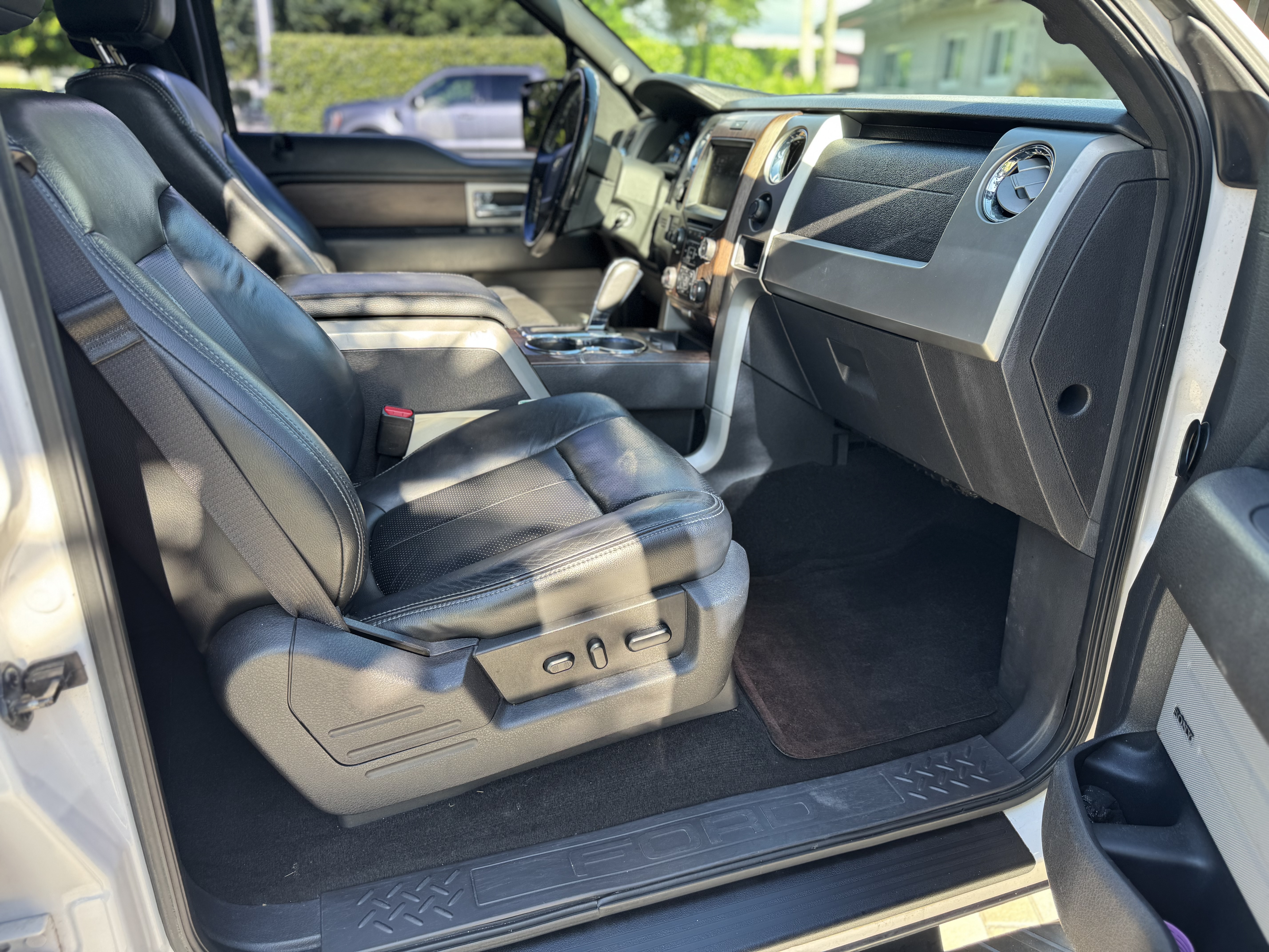Used 2013 Ford F150 Lariat w/ Luxury Equipment Group RWD image 19