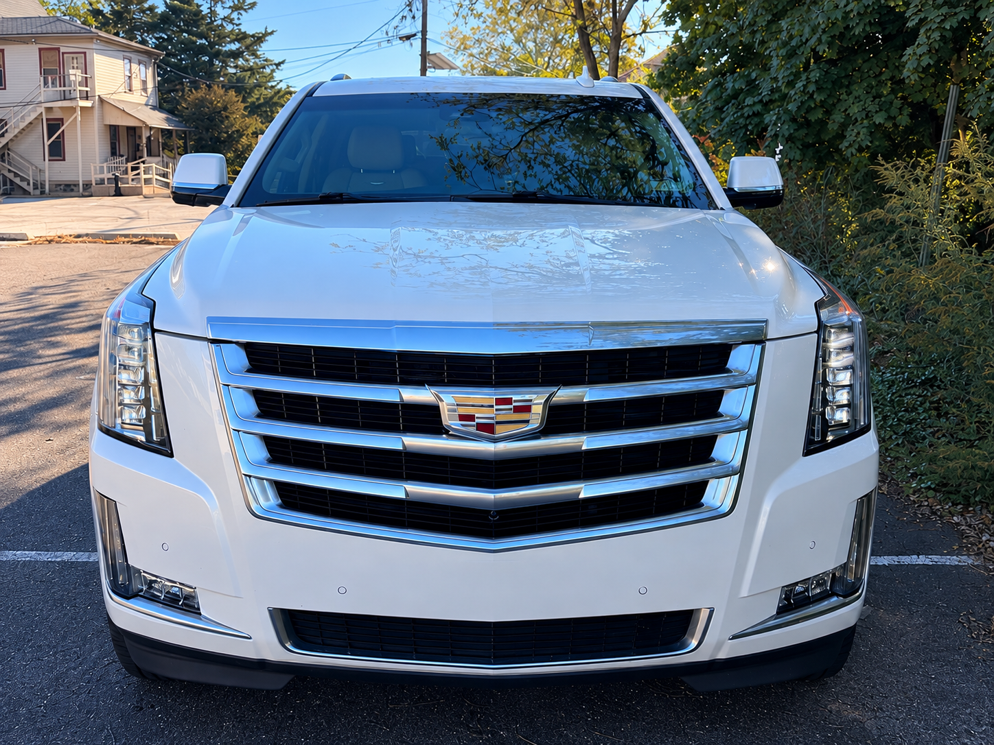 Used 2017 Cadillac Escalade Luxury AWD/4WD image 1