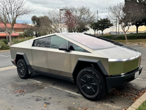 Used 2025 Tesla Cybertruck AWD Crew Cab image 5