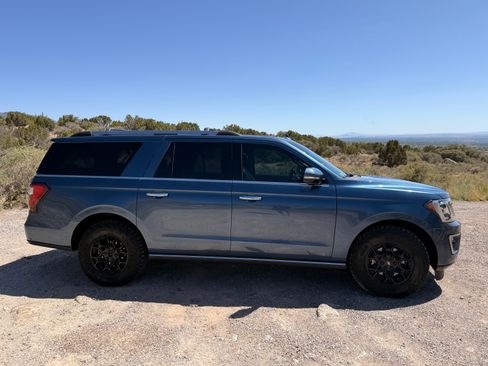 Used 2018 Ford Expedition Max Limited w/ Equipment Group 302A AWD/4WD image 9