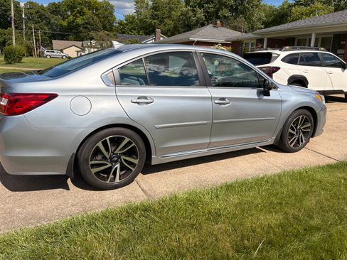 Used 2017 Subaru Legacy 2.5i Sport AWD/4WD image 4