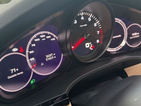 Used 2022 Porsche Cayenne Platinum Edition image 14