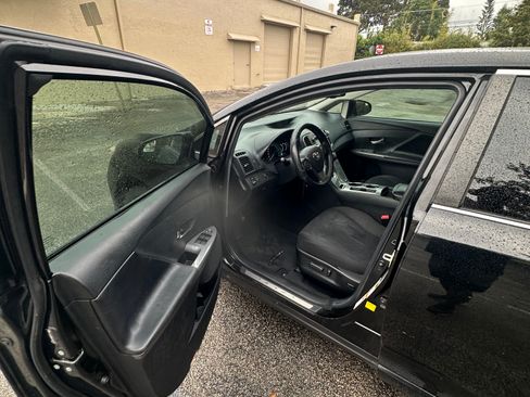 Used 2014 Toyota Venza LE w/ LE Convenience Package image 16