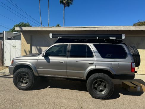 Used 2002 Toyota 4Runner SR5 image 1